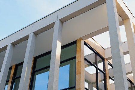 为什么超白玻璃比普通玻璃更贵